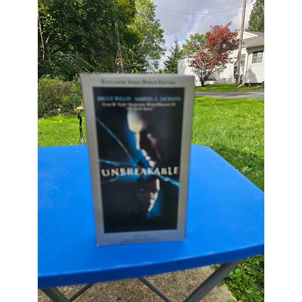 Unbreakable VHS Exclusive Video Bonus Edition Bruce Willis M Night Shyamalan